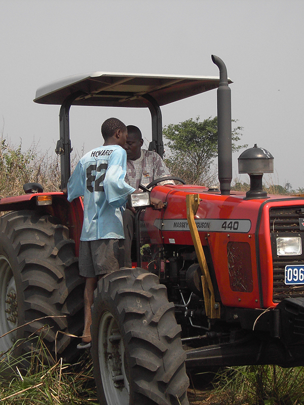 Arbeitsweise_Traktor_Congo_miva.jpg