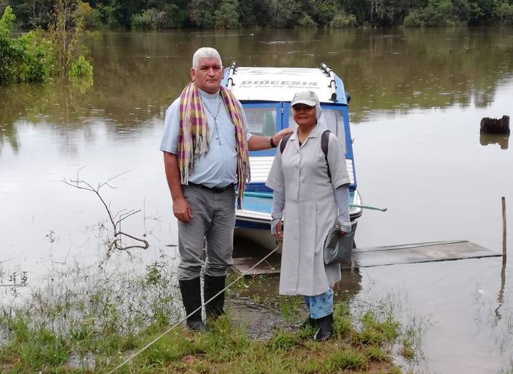 210041 - Colombia: Una barca rafforza le comunità indigene