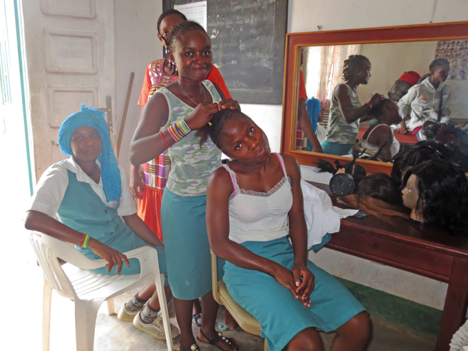 210050 - Camerun: Prospettive future grazie a una solida formazione professionale