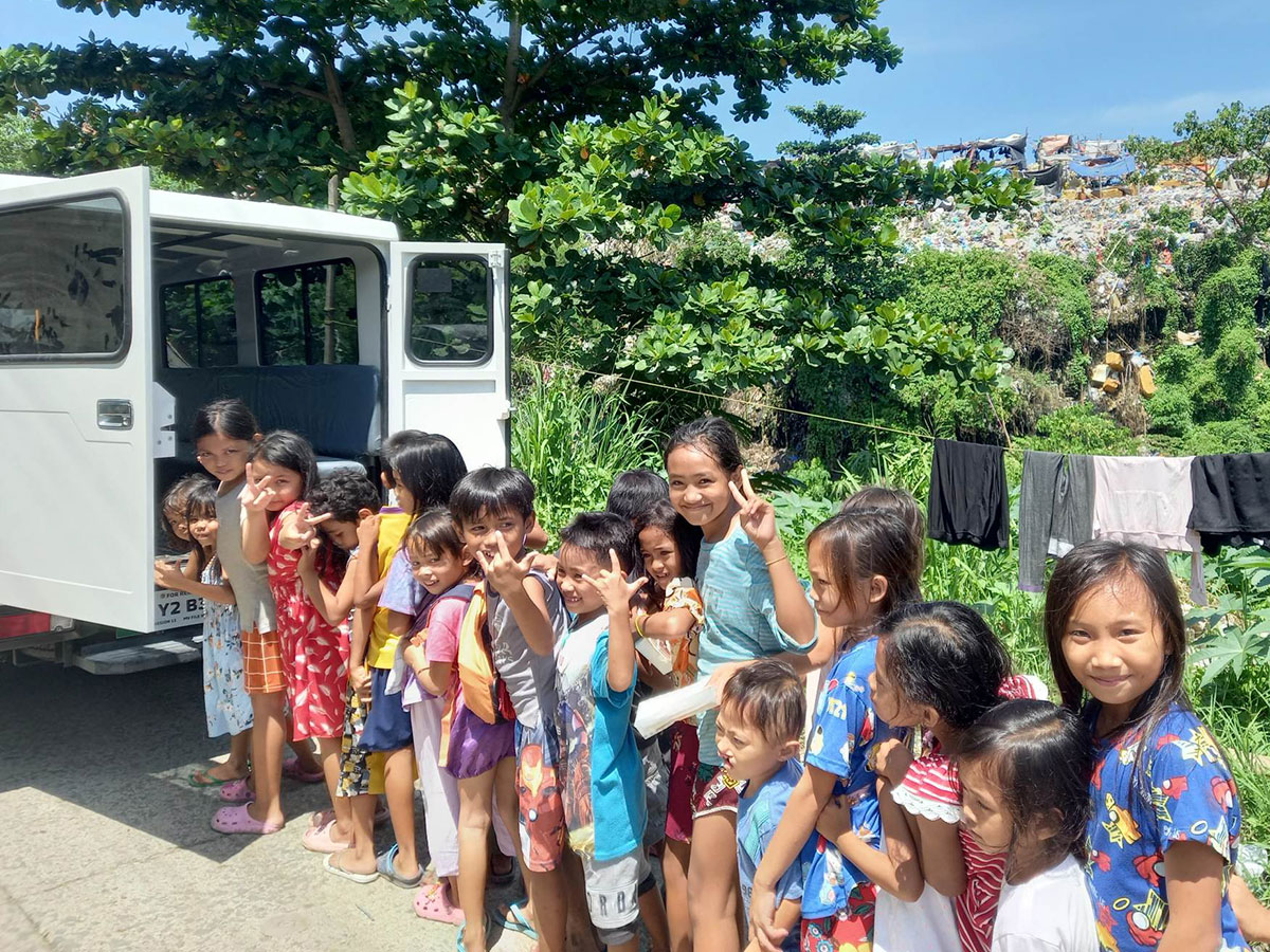 230003 - Filippine: Cibo caldo e istruzione per i bambini che vivono nella spazzatura
