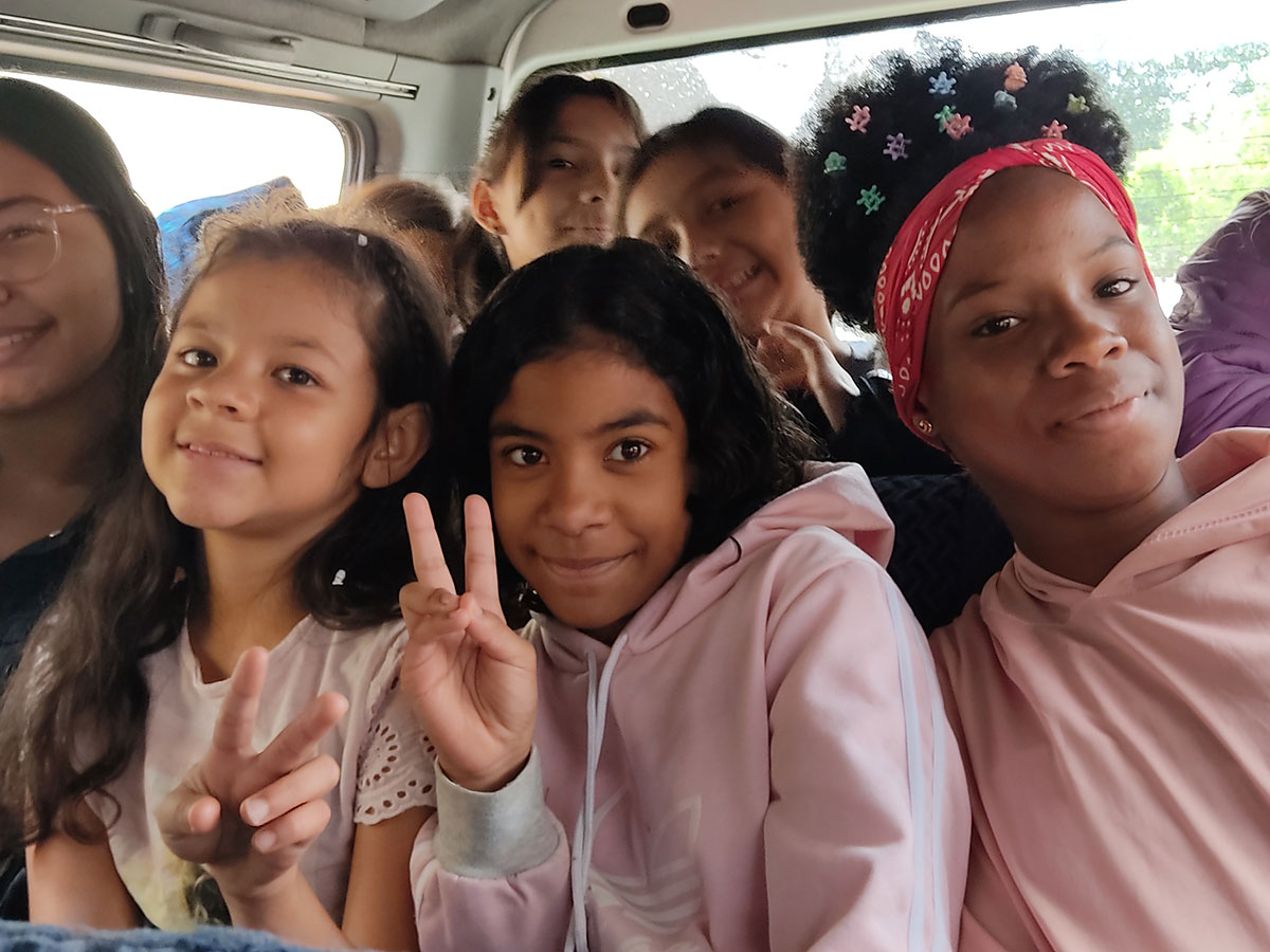 230015 - Colombie: Un minibus pour les filles vulnérables 