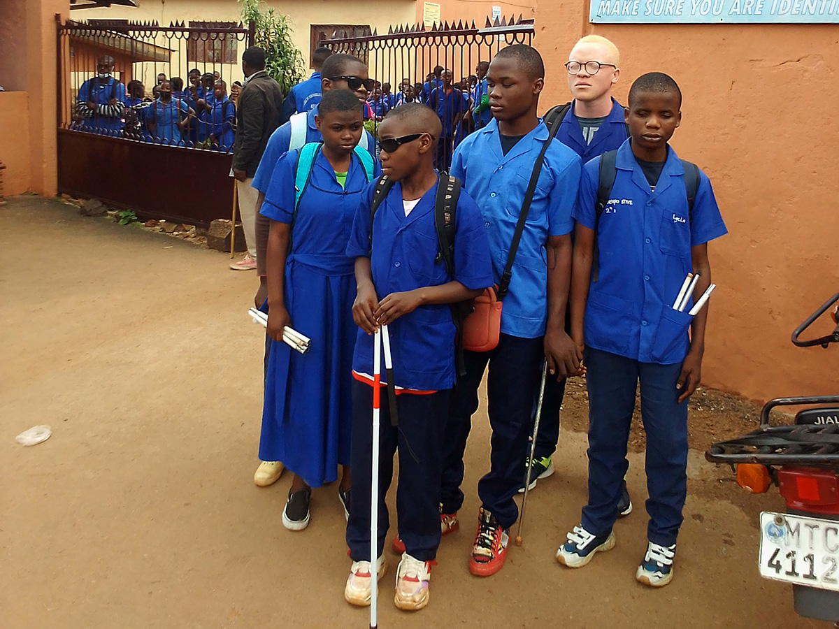 240019 - Camerun: Uno scuolabus per bambini con disabilità visiva